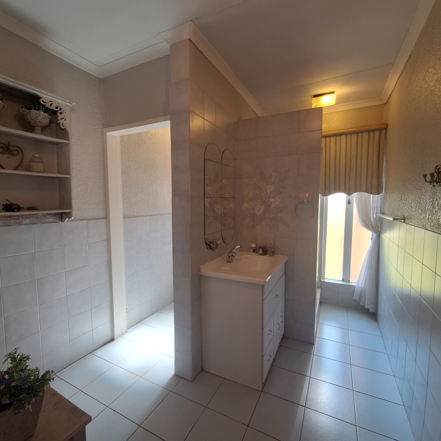 5 Bedroom Property for Sale in Frankfort Free State